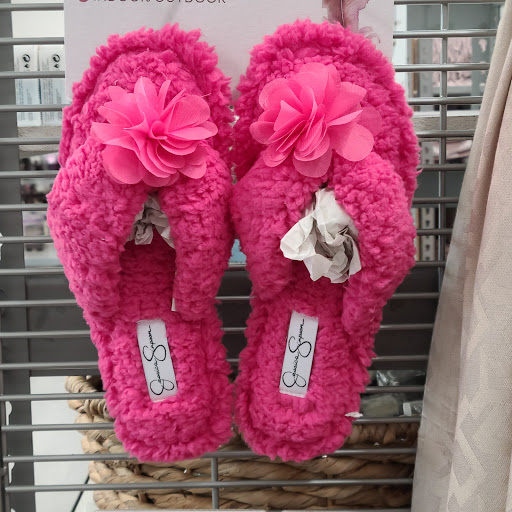 Home Goods Store «Tuesday Morning», reviews and photos, 44 Westgate Pkwy, Asheville, NC 28806, USA