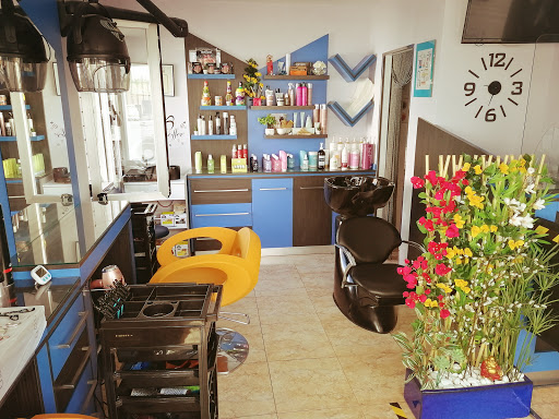 Peluquería CORTO Y CAMBIO en Dúrcal, Granada