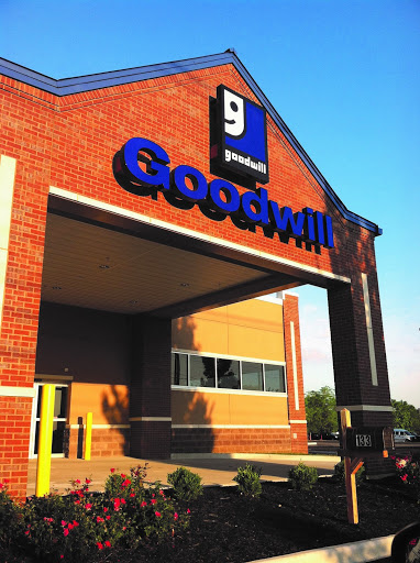 Goodwill, 9419-9421 Shelbyville Rd, Louisville, KY 40223, USA, 