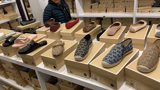 Fashion Accessories Store «Michael Kors», reviews and photos, 1650 Premium Outlet Blvd #1800, Aurora, IL 60502, USA