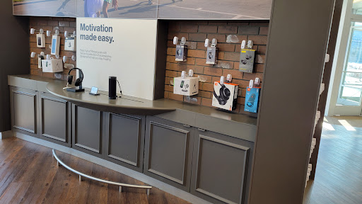 Shopping Mall «Central Plaza Shopping Center», reviews and photos, 2550 Central Park Ave, Yonkers, NY 10710, USA