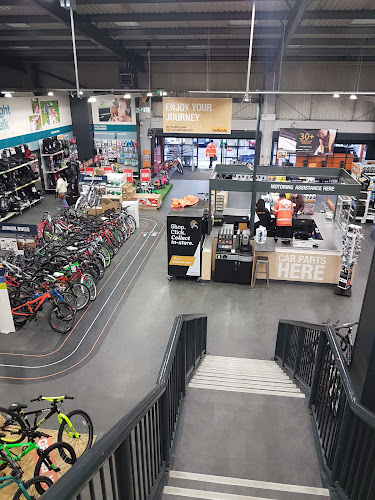 Comments and reviews of Halfords - Swindon
