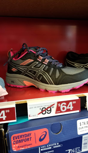 Shoe Store «Famous Footwear», reviews and photos, 32 Main Ave, Clifton, NJ 07014, USA