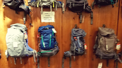 Sporting Goods Store «Bass Pro Shops», reviews and photos, 10501 Palm River Rd, Tampa, FL 33619, USA