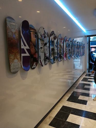 Palace Skateboards - Sporting goods store