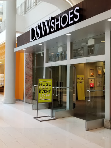 Shoe Store «DSW Designer Shoe Warehouse», reviews and photos, 124 West Market, Bloomington, MN 55425, USA