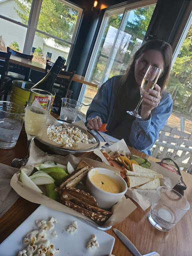 Lounge «Snapshots Lounge», reviews and photos, 1320 Weaver Dr, Granville, OH 43023, USA