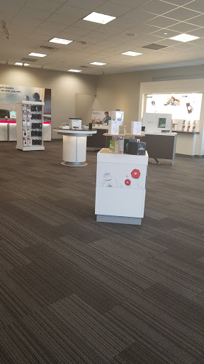 Cell Phone Store «Verizon», reviews and photos, 5350 Harvey St e, Muskegon Heights, MI 49444, USA