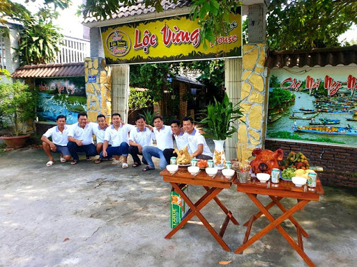 CÔNG TY TNHH THƯƠNG MẠI DỊCH VỤ DU LỊCH LỘC VỪNG