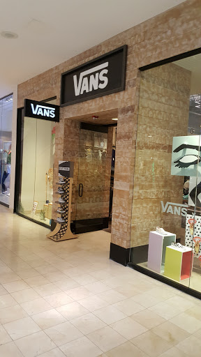 Vans, 7101 Democracy Blvd, Bethesda, MD 20817, USA, 