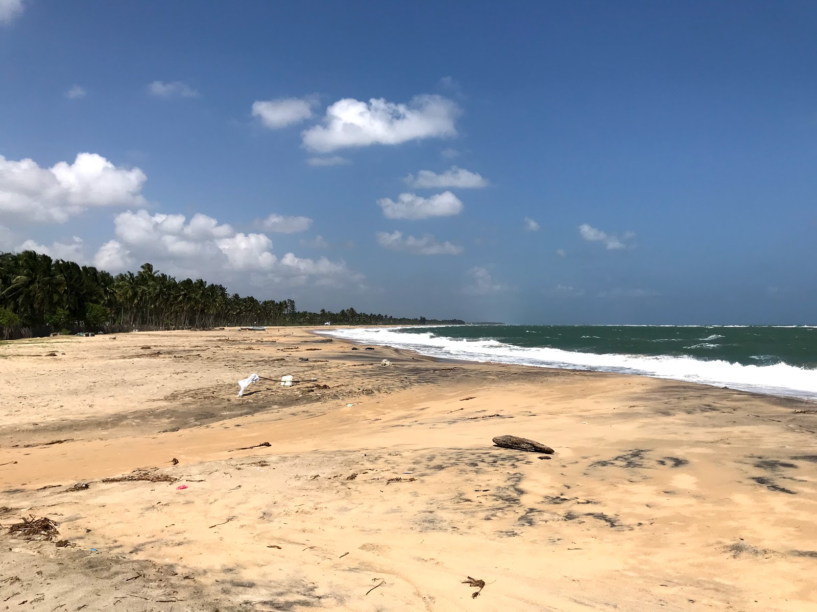 Foto de Thirukkovil beach con arena beige superficie
