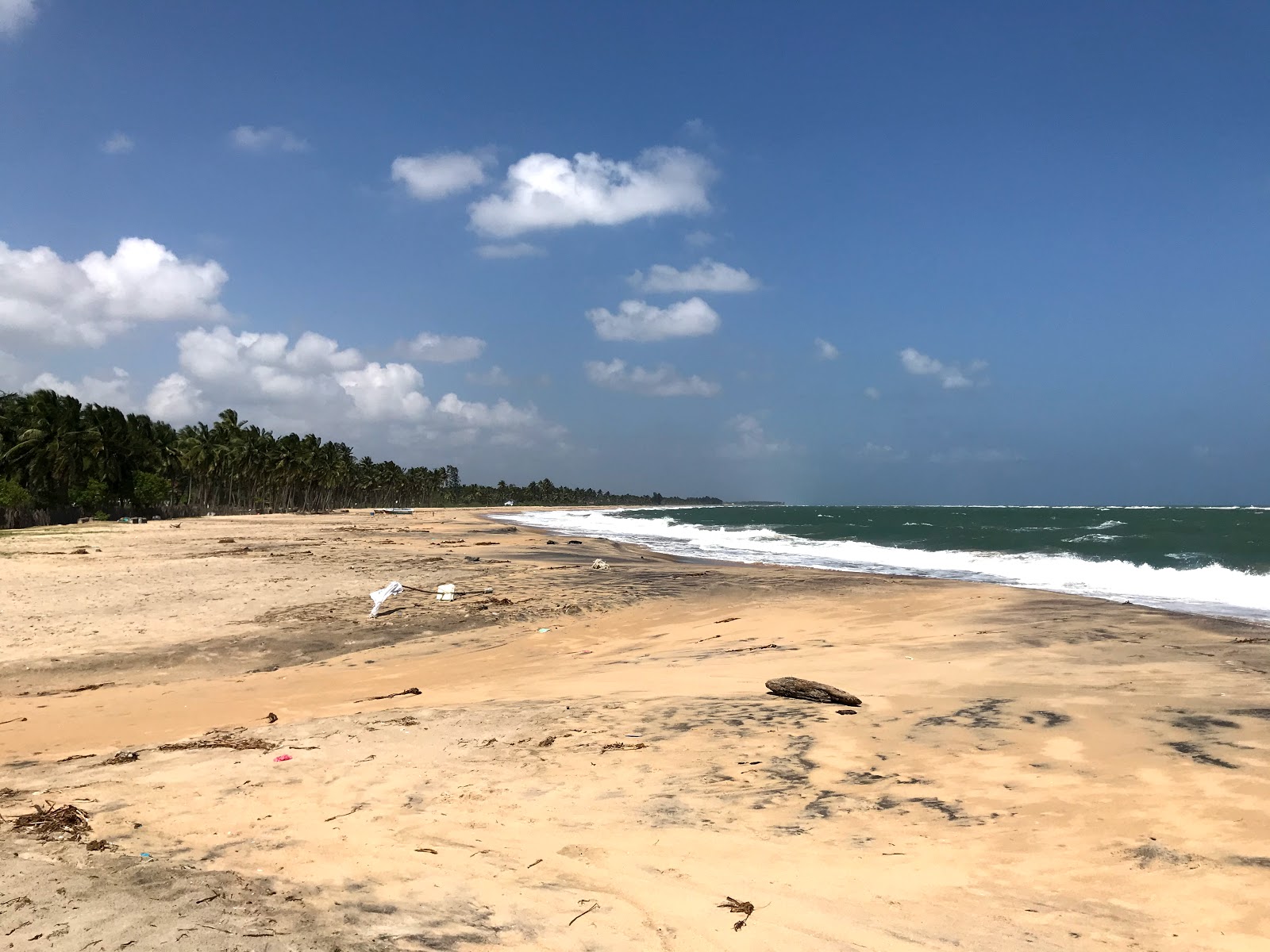 Fotografija Thirukkovil beach z svetel pesek površino