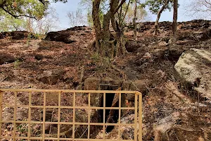 La grotte militaire de Diébougou image