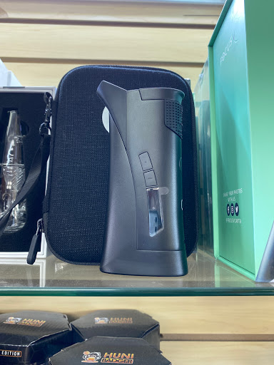 Tobacco Shop «c & c smoke shop», reviews and photos, 13637 Magnolia Ave, Corona, CA 92879, USA