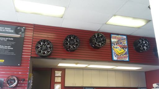 Tire Shop «Les Schwab Tire Center», reviews and photos, 758 Central Ave N, Kent, WA 98032, USA