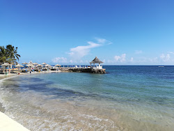 Decameron Plajı'in fotoğrafı birden fazla geniş koy ile birlikte