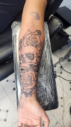 Explore illinois tattoo ideas, creative tattoo ideas in El Paso, available at R&R tattoo and piercing studio