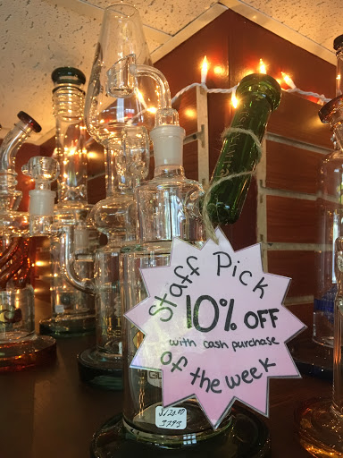 Tobacco Shop «Kittery Discount Smoke Shop», reviews and photos, 99 State Rd, Kittery, ME 03904, USA