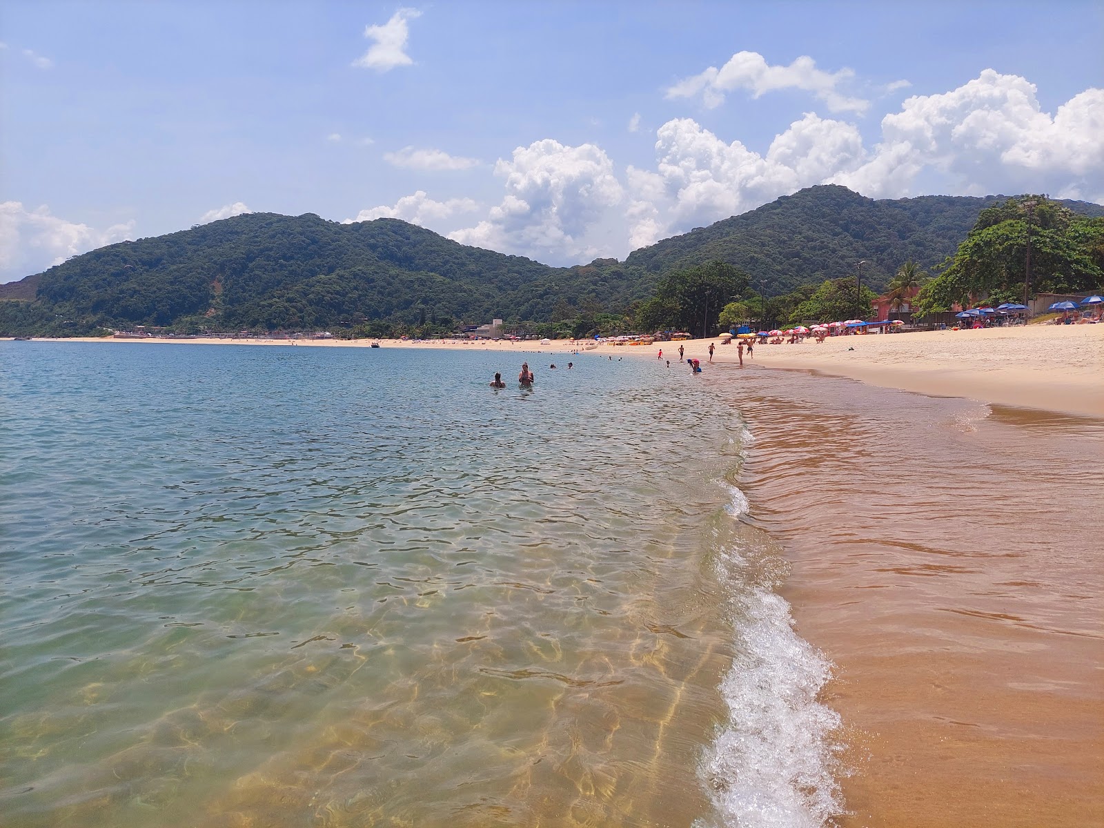Foto di Spiaggia di Boicucanga con costa lunga e dritta