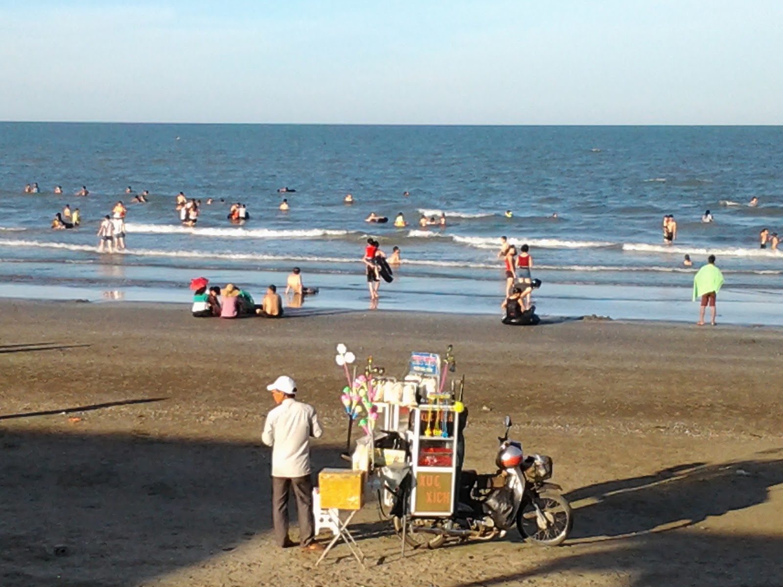 Photo of Quynh Nghia Beach and the settlement