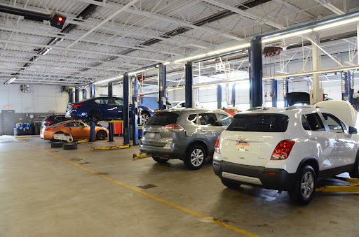 Used Car Dealer «McGrath Nissan», reviews and photos, 945 E Chicago St, Elgin, IL 60120, USA