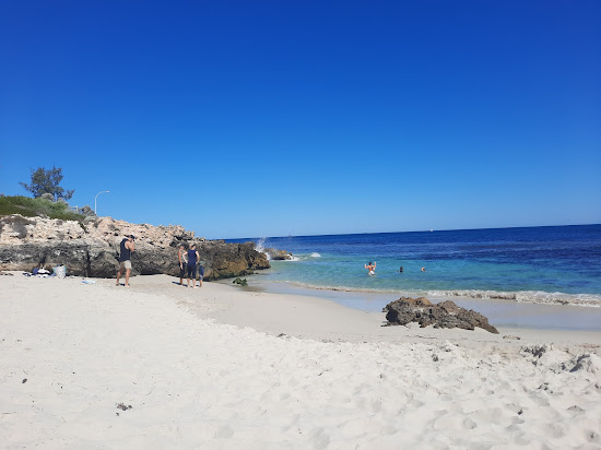 Mettams Pool Beach