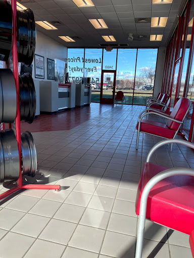 Tire Shop «Discount Tire Store - Howell, MI», reviews and photos, 3480 E Grand River Ave, Howell, MI 48843, USA