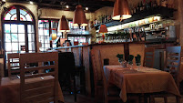 Atmosphère du Restaurant français Le Tire Bouchon à Antibes - n°2
