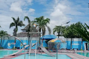 Swimming Pool Banyu Biru Uteran image