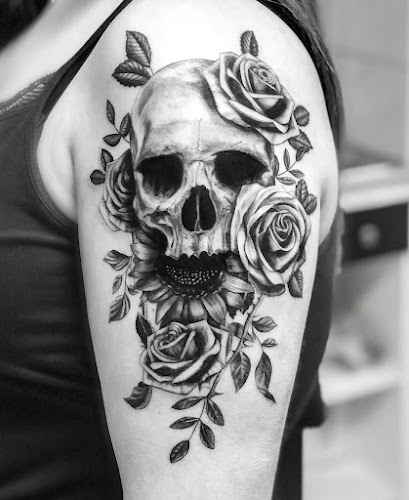 blackwoodtattoostudio.com