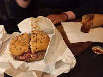 Plats et boissons du Restaurant de hamburgers L'Artisan du Burger - Gaite à Paris - n°3