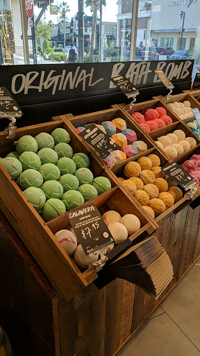 Cosmetics Store «LUSH», reviews and photos, 4813 River City Dr, Jacksonville, FL 32246, USA