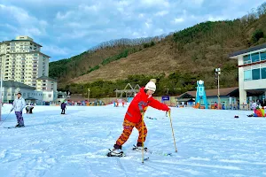 Elysian Gangchon Ski image