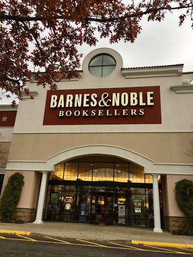 Barnes & Noble, 4100 Summit Plaza Dr, Louisville, KY 40241, USA, 
