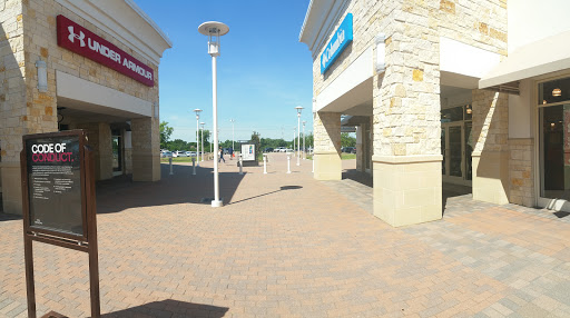 Sportswear Store «Columbia Sportswear Outlet Store», reviews and photos, 2950 I-20 Frontage Rd #1000, Grand Prairie, TX 75052, USA