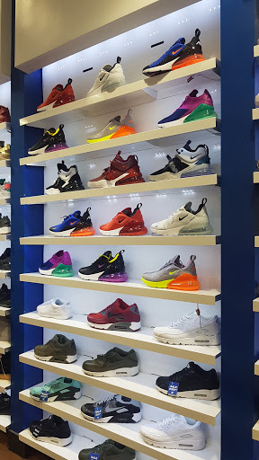 Shoe Store «Shoe Palace», reviews and photos, 239 Los Cerritos Center Suite 114, Cerritos, CA 90703, USA