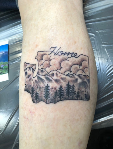 Tattoo Shop «Nine Lives Tattoo», reviews and photos, 61 N Holladay Dr, Seaside, OR 97138, USA