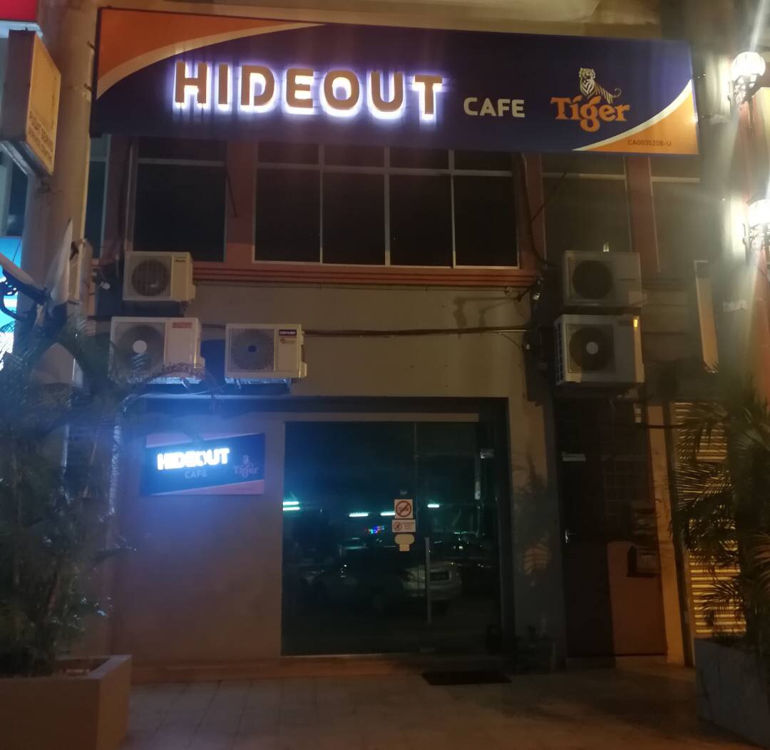 HideOut Cafe