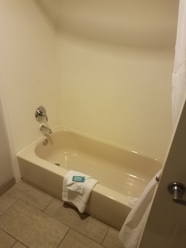 Hotel «Holiday Inn Express Santa Rosa», reviews and photos