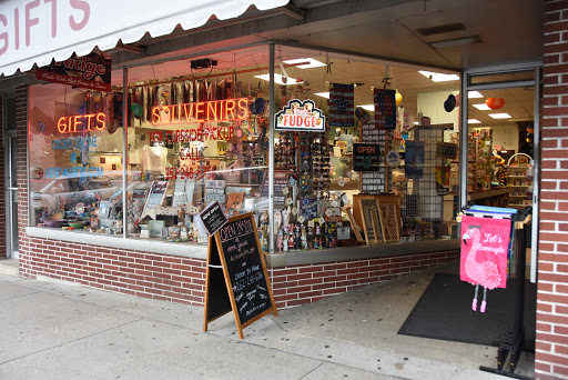 Gift Shop «Geneva Gifts», reviews and photos, 150 Broad St, Lake Geneva, WI 53147, USA