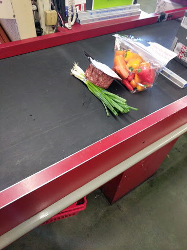 Grocery Store «Grocery Outlet Bargain Market», reviews and photos, 825 W 11th St, Tracy, CA 95376, USA