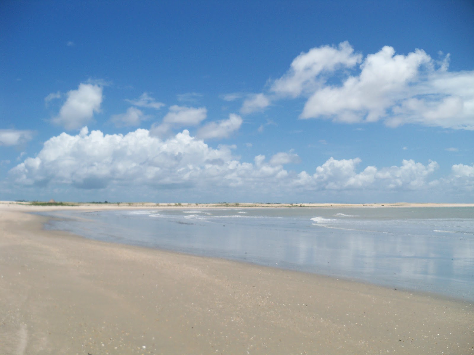 Photo of Caraubas Beach and the settlement
