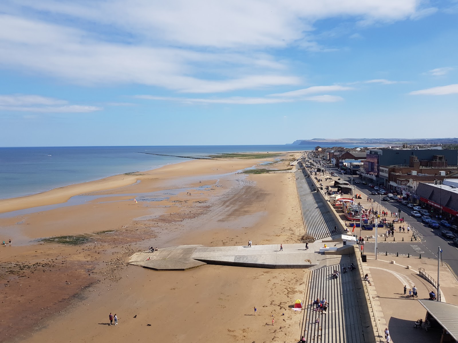 Fotografie cu Plaja Redcar cu o suprafață de nisip beige