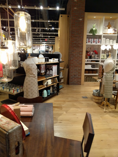 Furniture Store «west elm», reviews and photos, 160 Brookline Ave, Boston, MA 02215, USA