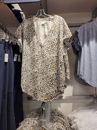 Clothing Store «Gap Factory Store», reviews and photos, 400 Fulton St, Brooklyn, NY 11201, USA