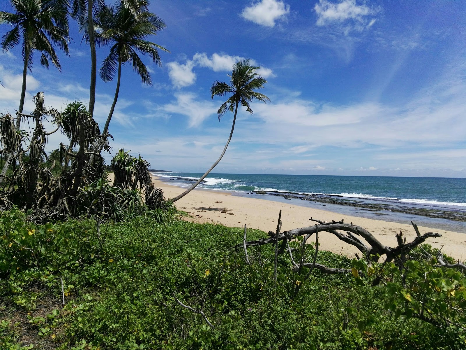 Foto von Kochchama Beach mit beiger sand Oberfläche