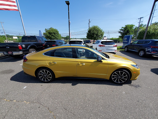 Car Dealer «Riverhead Auto Mall», reviews and photos, 1800 Old Country Rd, Riverhead, NY 11901, USA