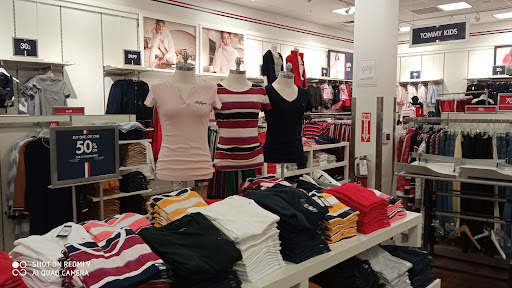 Shopping Mall «Cincinnati Premium Outlets», reviews and photos, 400 Premium Outlets Dr, Monroe, OH 45050, USA