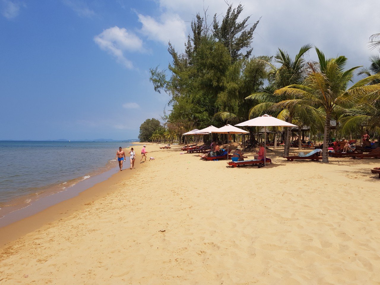 Φωτογραφία του Sonaga Beach με φωτεινή άμμος επιφάνεια