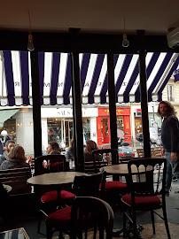 Atmosphère du Restaurant français Un Zèbre à Montmartre à Paris - n°2